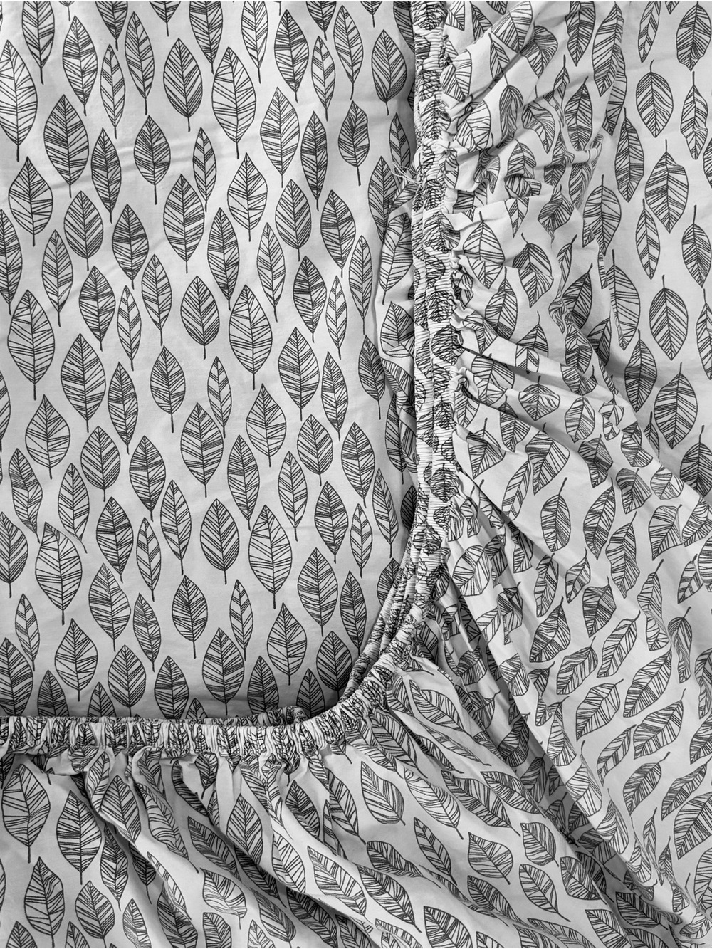 Linden Leaf Print Fitted Sheet - black on white